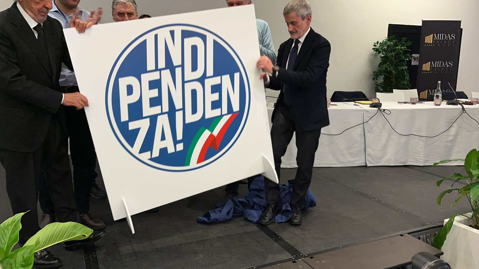 Alemanno Lancia Indipendenza Il Nuovo Soggetto Politico Con Logo