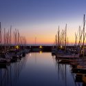 Ostia, incendio in mare: yacht a fuoco i bagnanti allarmati