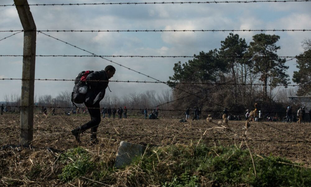 Migranti e asilo in Gran Bretagna: l’indagine sui suggerimenti del trafficante per manipolare il sistema migratorio