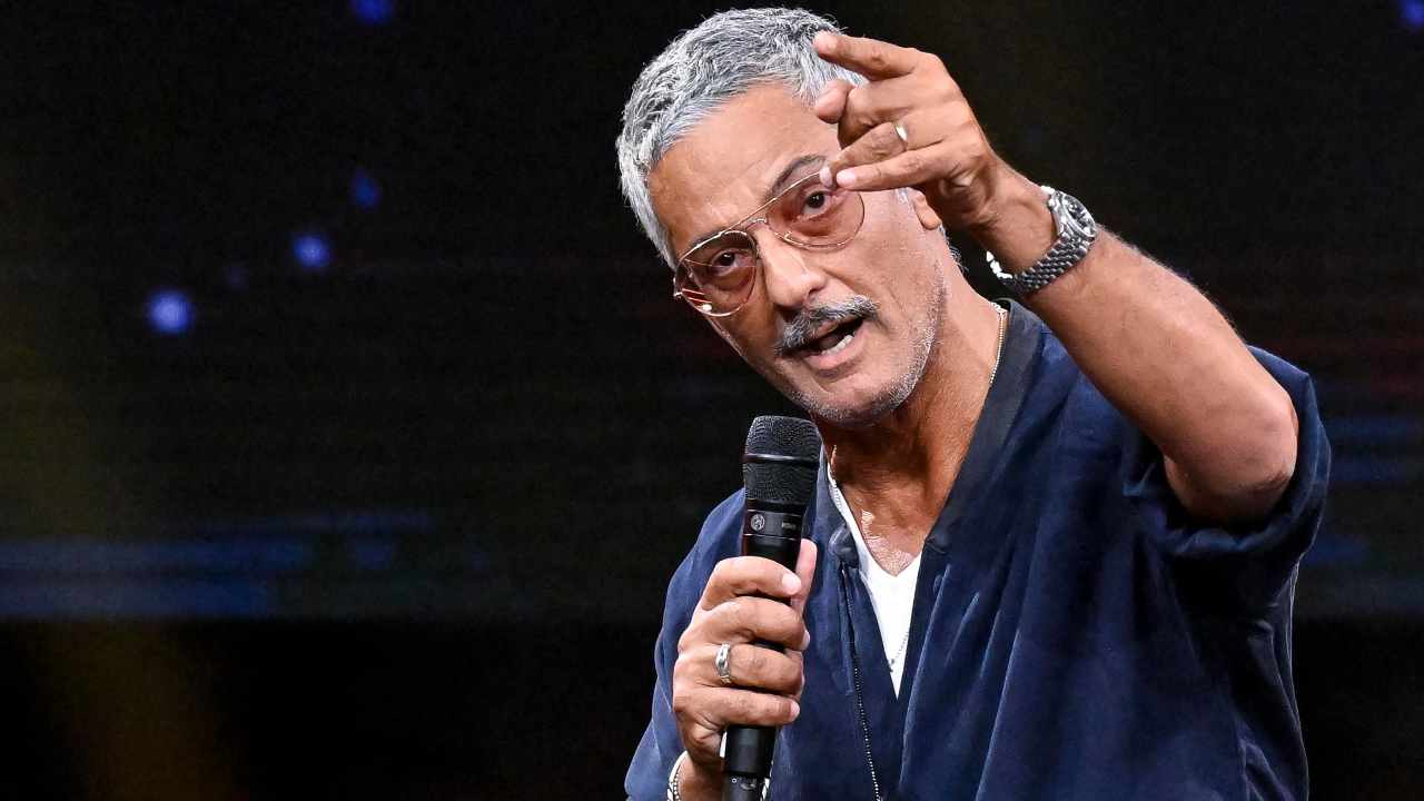 Fiorello’s Dramatic Accident: Jaw Bone Shattered by Doctor – An Icon in the Italian Entertainment Industry