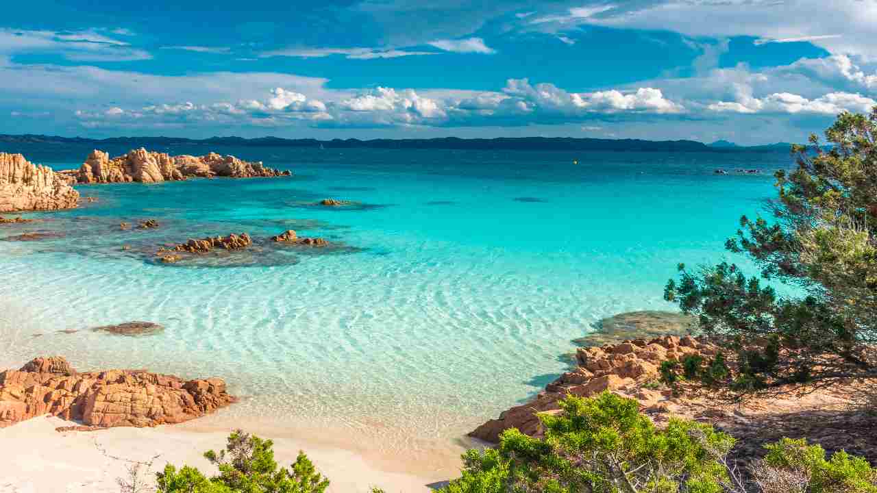 L’isola più bella d’Italia non è in Sicilia: i turisti inglesi e francesi la preferiscono di gran lunga | Sembra di essere alle Galapagos