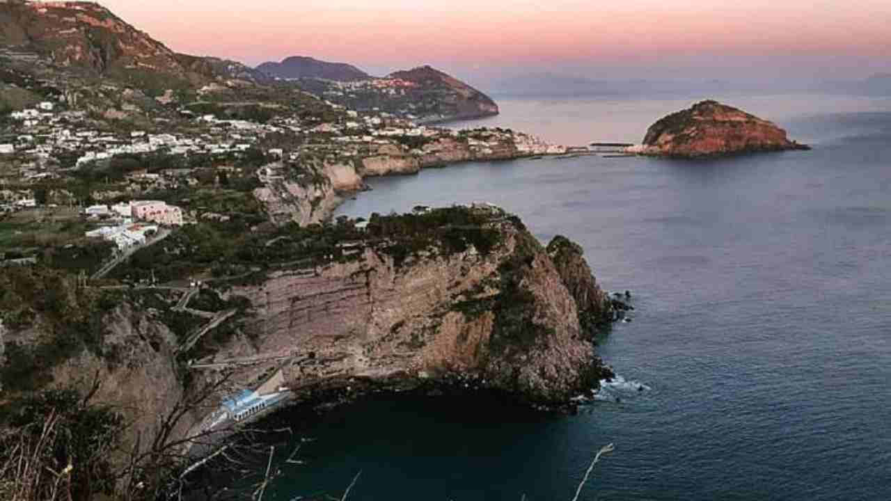 Piscine naturali e dove trovarle: in Campania di sicuro | Baia di Sorgeto è la destinazione ideale per agosto