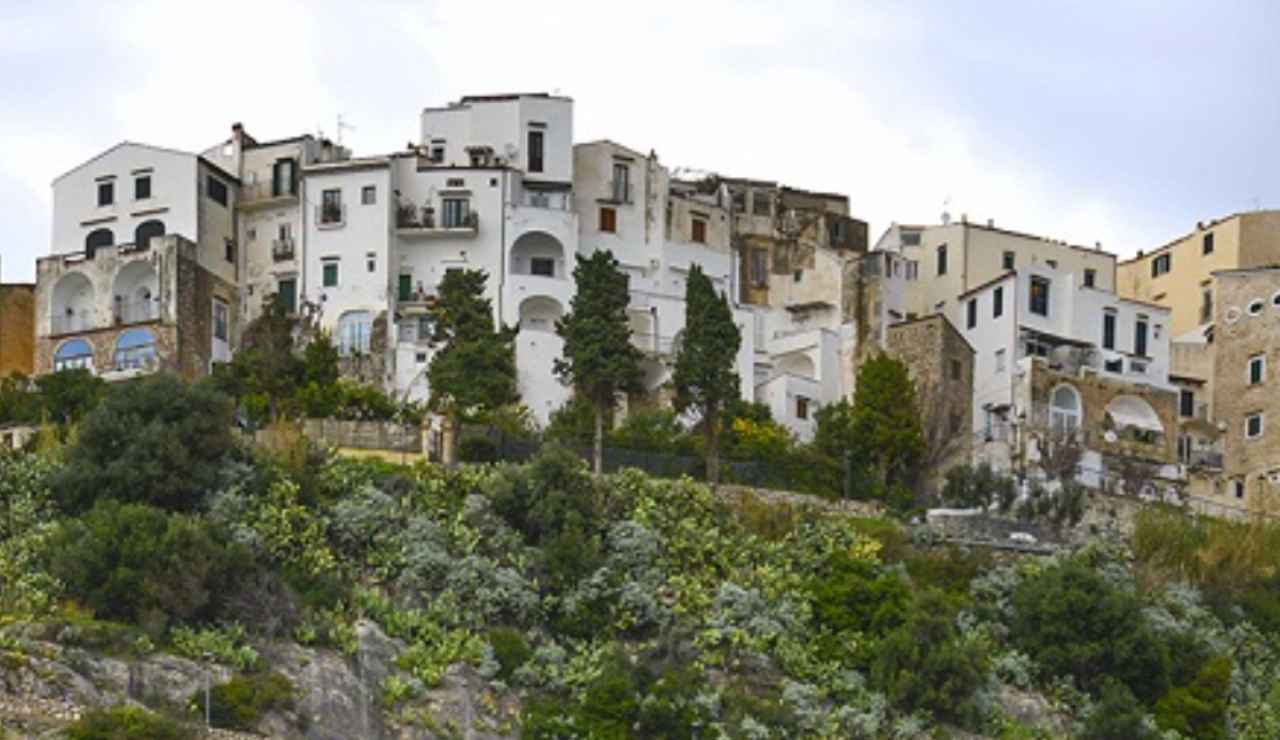 Vacanze da sogno e dove trovarle: Sperlonga è la scelta giusta | Spiagge bianchissime e la ‘sorgente’ che lascia senza fiato