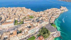 Immagine della splendida Sicilia vista dall'alto - foto Depositphotos - Tendenzediviaggio.it