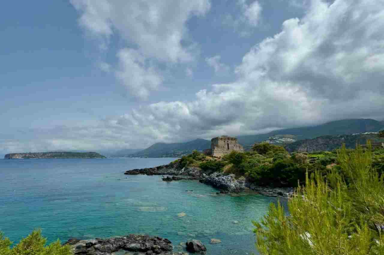 L’Arco più bello al mondo lo trovi in Calabria | A pochi passi da Cosenza si sogna ad occhi aperti: c’è lo zampino di Enea