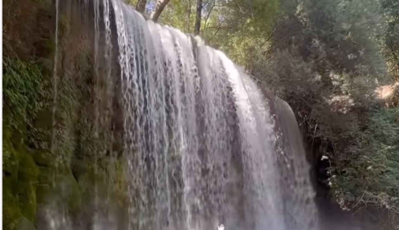 Cascata bellissima in Calabria - 20240823 Tendenzediviaggio.it (Fonte foto Instagram @lorenzomaddalena)