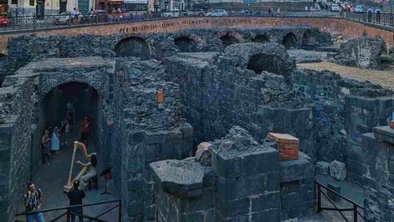 In Italia c’è il COLOSSEO NERO che fa concorrenza al più famoso di Roma | Catania vanta questa meraviglia secolare