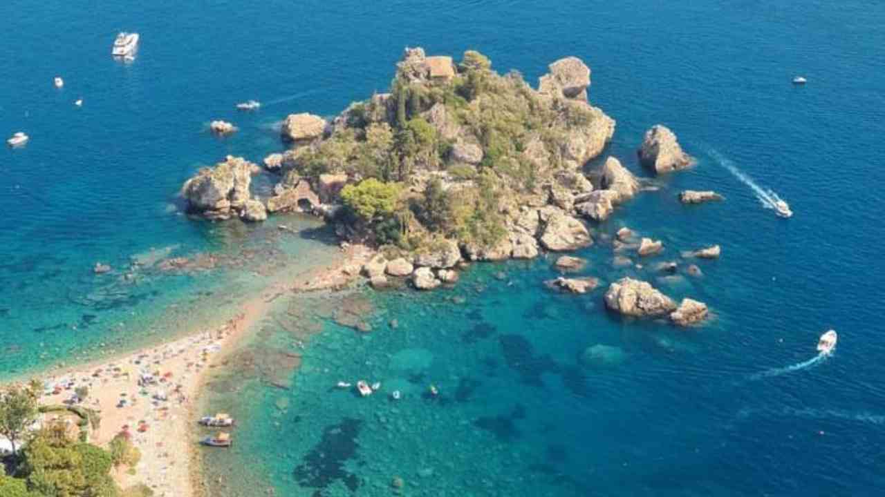 Solo in Italia c’è l’isola più BELLA del mondo | Capri e Ischia spodestate a gran sorpresa