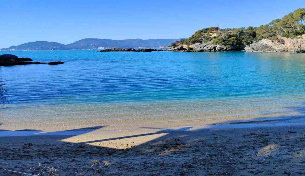 La Liguria ha una delle spiagge più belle d’Italia | Qui puoi fare snorkeling senza sosta: i bambini l’adorano