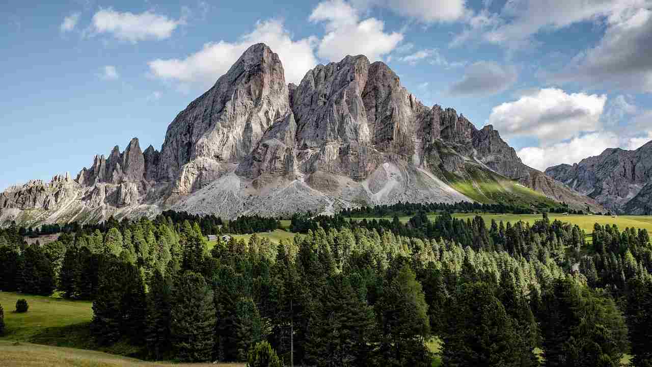 Tra mito e realtà in Piemonte si cela un posto magnifico: le Marmitte dei Giganti | Sembra di essere nella Preistoria