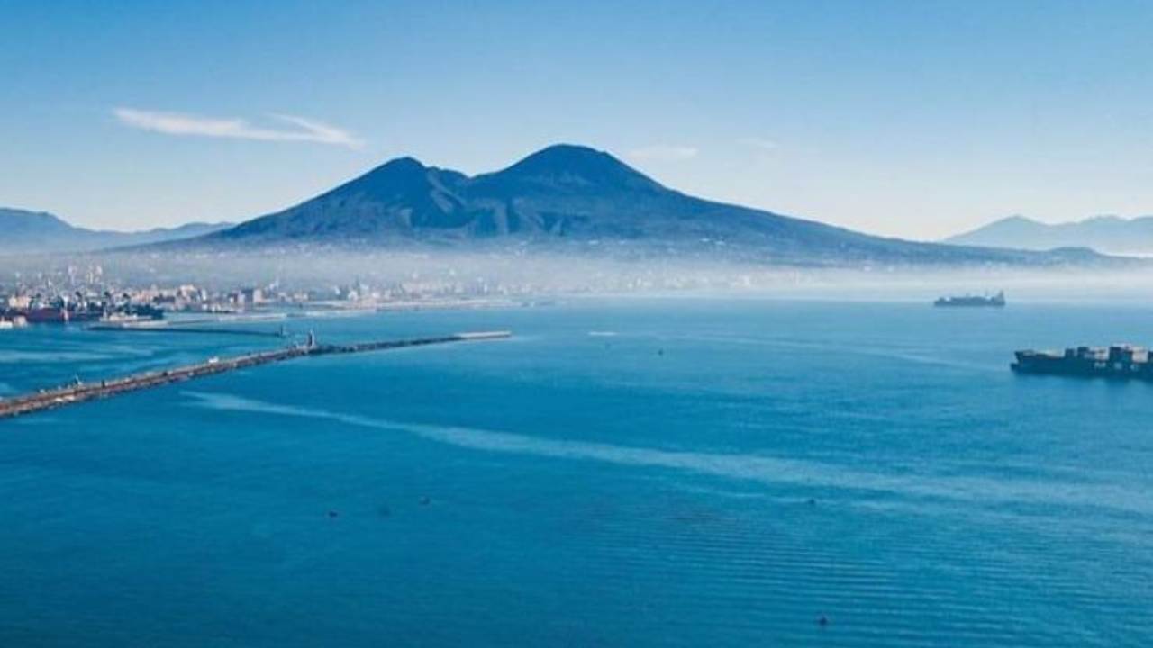 Vedi Napoli e poi… ti innamori | Solo da qui puoi vedere tutte le bellezze della città: Vesuvio, mare e monumenti