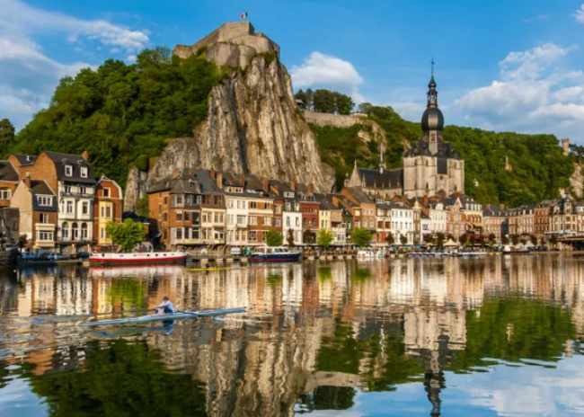 Dinant: guida completa per un viaggio indimenticabile nel cuore del Belgio