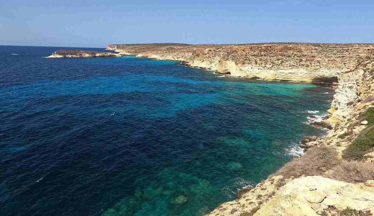 La chiamano l’isola semivuota: ci vivono solo 430 persone ma è un paradiso terrestre | Si trova in Italia e nasconde perle stupende