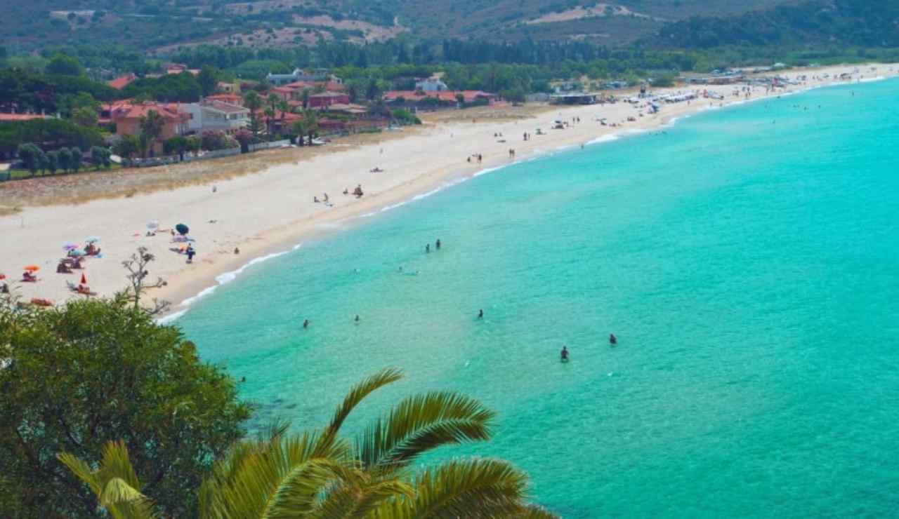 Se cerchi il mare verde smeraldo devi andare in Sardegna: Sassari è il luogo dei sogni | Ecco le spiagge da non perdere