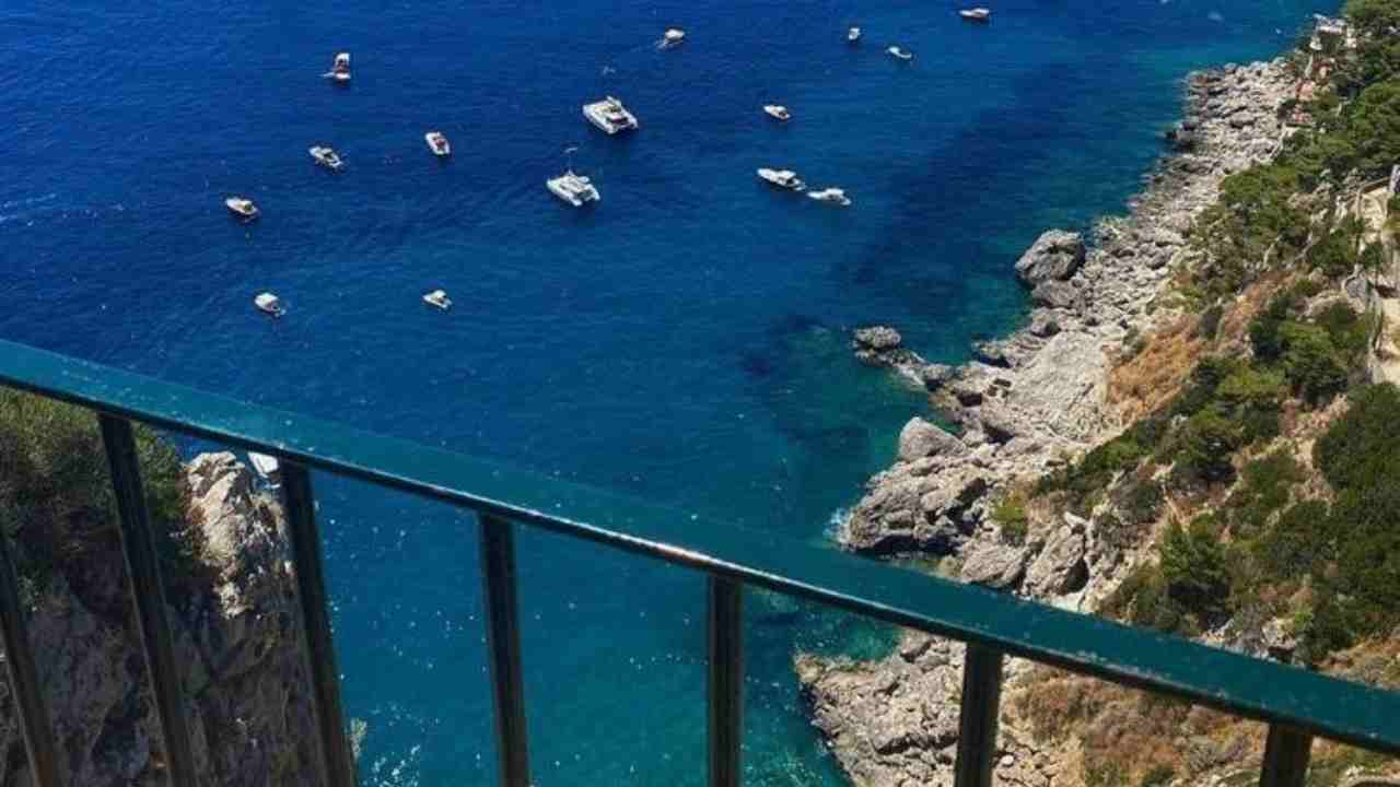 Se cerchi la terrazza più panoramica d’Italia devi recarti in Campania | Resterai in silenzio per ore: qui parla solo la natura