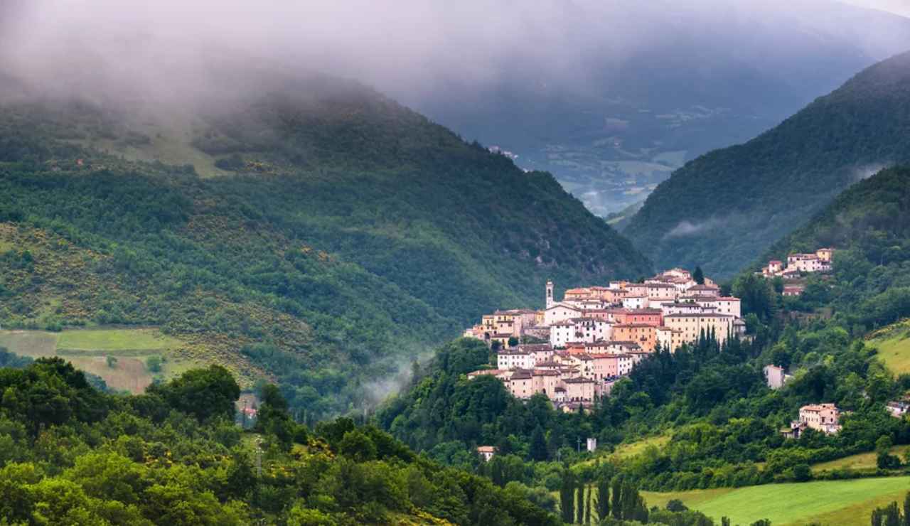 Non abbiamo il mare ma acqua azzurra a GO GO | L’Umbria sfodera l’arma vincente: in queste sorgenti si ottiene l’elisir di vita eterna