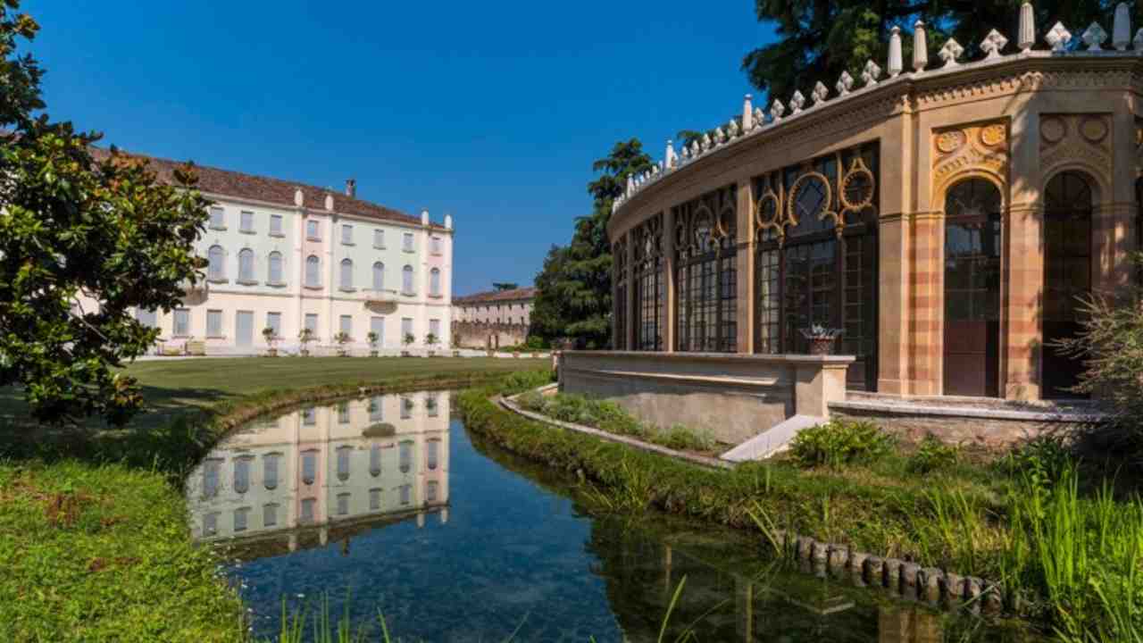 Il parco più bello d’Italia si trova in Veneto: Villa Bolasco | Qui il lago e le isole sono sensazionali: perfetto da visitare a fine estate