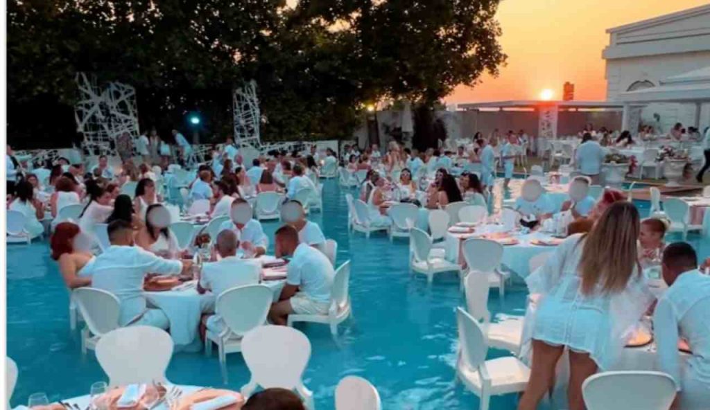 Cena in acqua vicino Milano - Tendenzediviaggio.it (Fonte Foto Instagram @simi.larity)