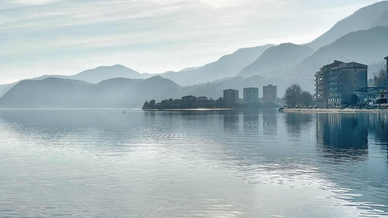 Il lago più suggestivo e romantico si trova in questa zona d’Italia: gli altri non possono competere | Ci vengono da tutto il mondo