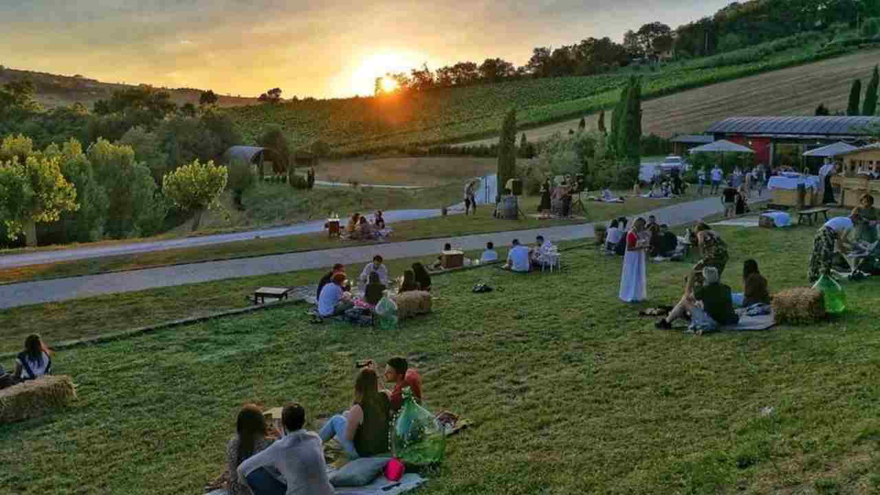 L’estate NON è finita, nelle Marche c’è il posto perfetto per continuare le vacanze | Bolle di sapone, musica e zero caos