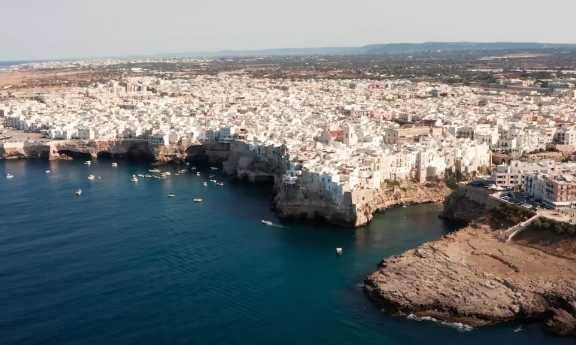 Le spiagge di Polignano a Mare: tra sabbia, natura e storia