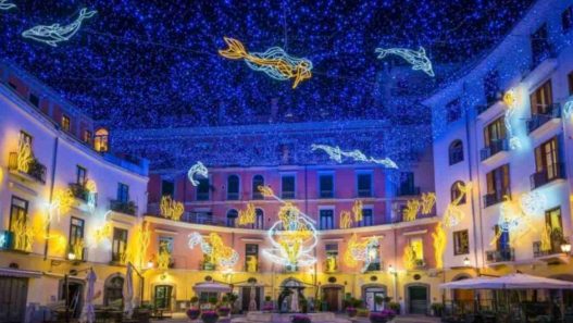 Le famose Luci d'Artista a Salerno, installate durante il periodo natalizio (hotelmargherita.it