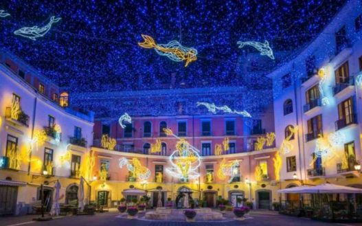 Le famose Luci d'Artista a Salerno, installate durante il periodo natalizio (hotelmargherita.it