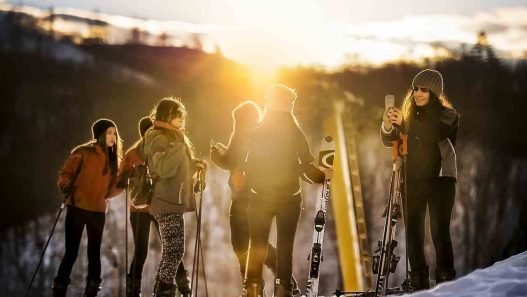 Persone sugli sci - impianti sciistici