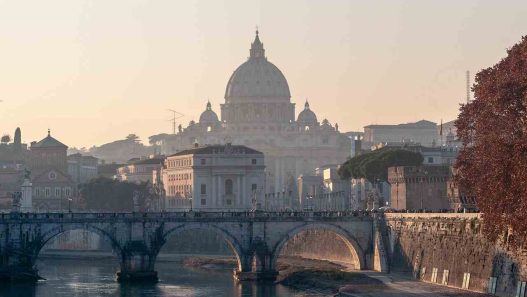 Una foto con il Tevere come protagonista e Roma (Pixabay)